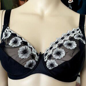 Vintage Wacoal Black and White Lace Pretty & Polished Unlined Underwire Bra 42DD